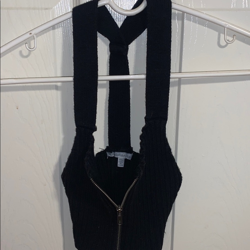 Black zip crop top